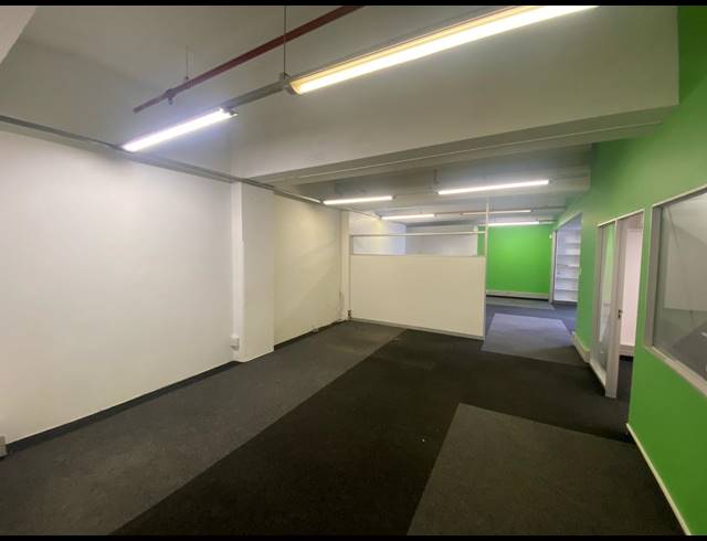 133M² OFFICE TO LET IN WOODSTOCK